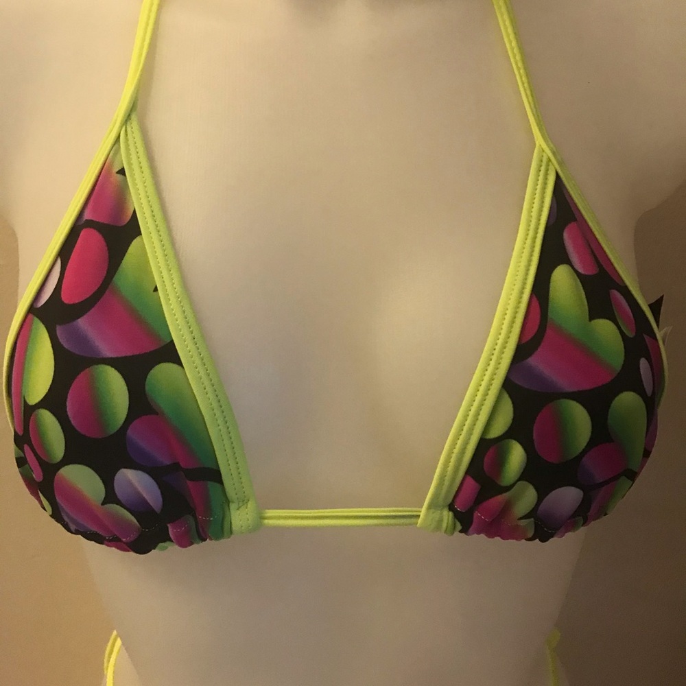 Bikini - Picture 2 of 7